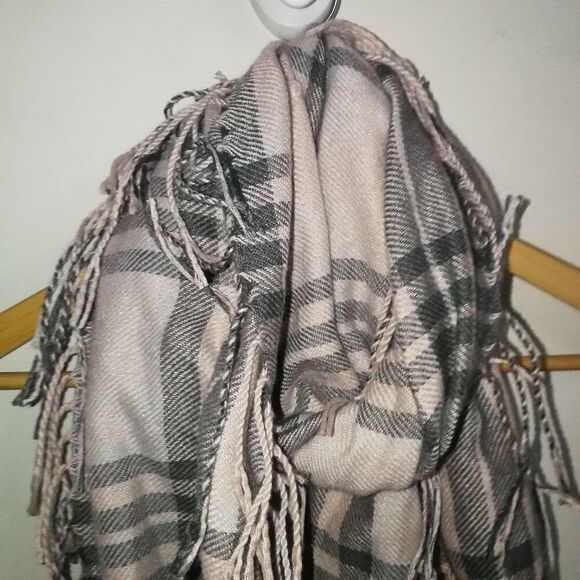 Pink & Grey Plaid Oversized Fringed Infinity Scarf NWOT - Picture 3 of 7